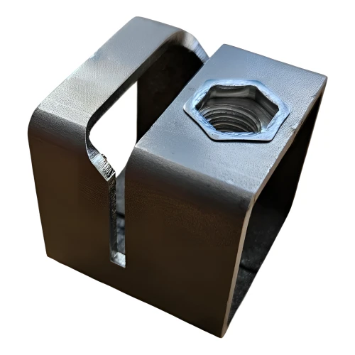 Synerga ZU-1 – staffa di montaggio universale per morsetti FV per carport e strutture a terra 001-017 (1)